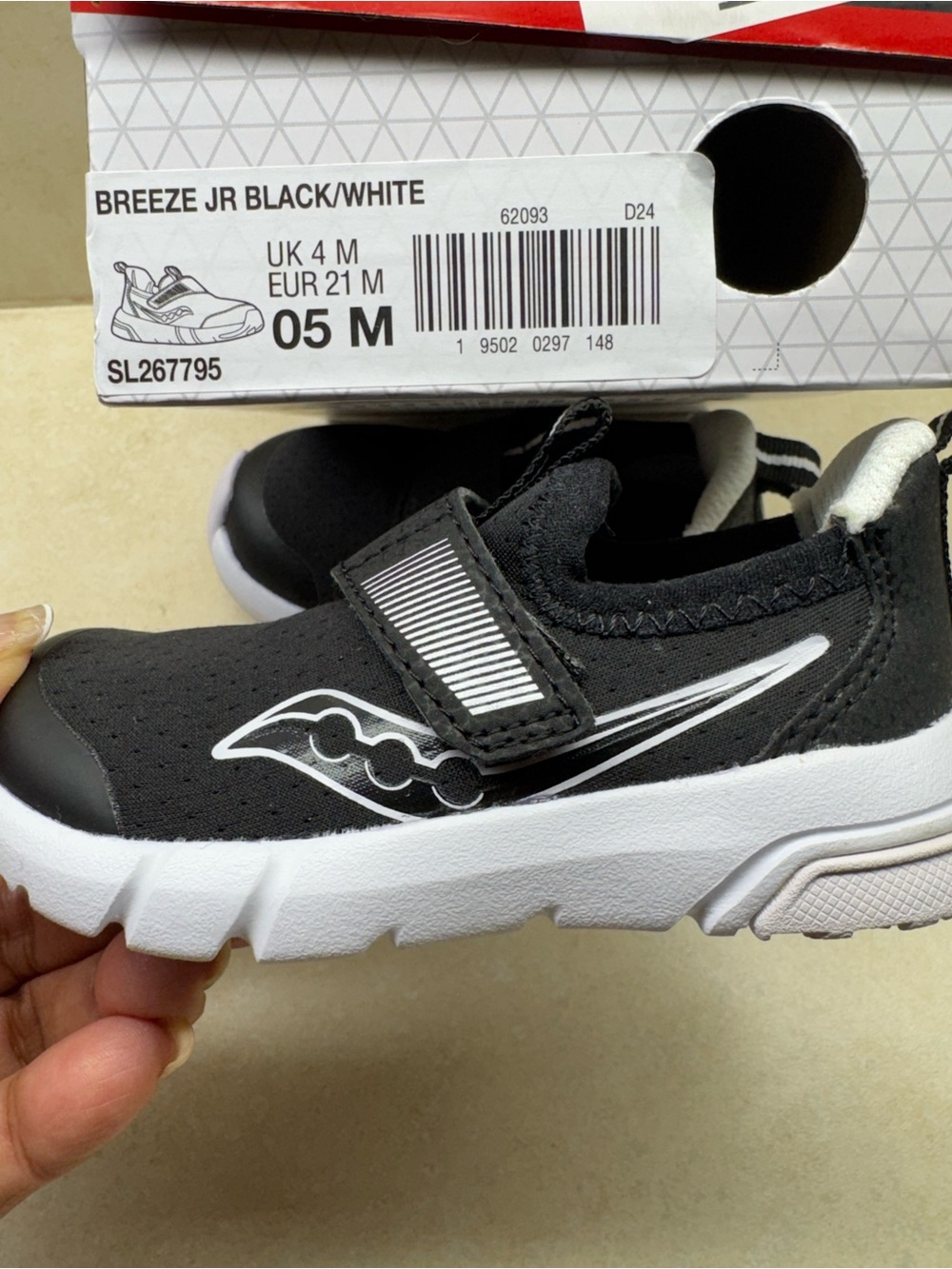 Saucony Kids /Toddlers Breeze Black White Loop Strap Sneakers Sz-05M NIB